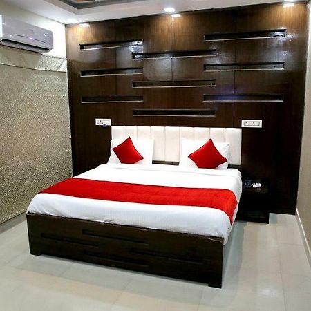 Hotel Eurasia Zirakpur Εξωτερικό φωτογραφία